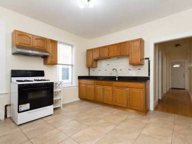 Main picture of 55 Pleasant St