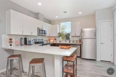 Main picture of 8601 Vertex Blvd