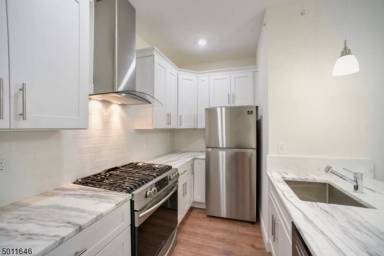 Main picture of 86 Park Ave