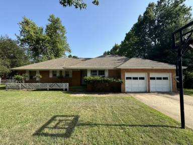 Main picture of 816 Willow Ln
