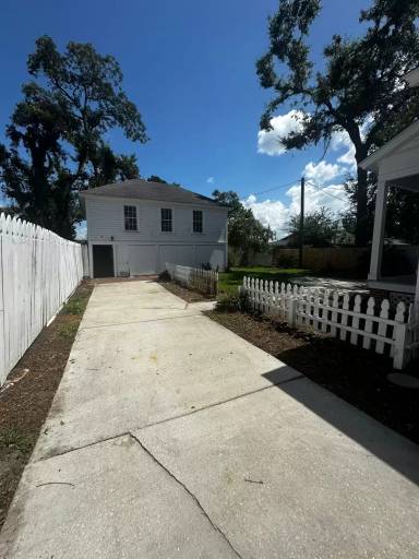 Main picture of 105 E North St