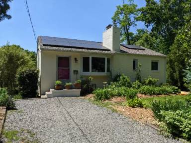 Main picture of 425 Rollins St