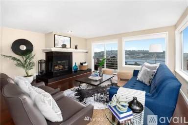 Main picture of 1028 Lakeview Blvd E