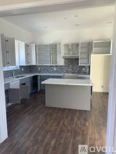 Main picture of 989 Glenoaks Blvd