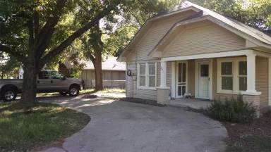 Main picture of 702 S Walnut St