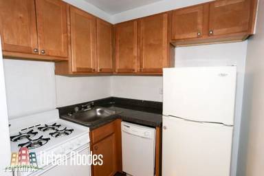 Main picture of 711 W Belmont Ave