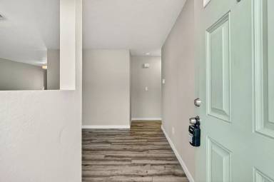 Main picture of 4801 NE Killingsworth St