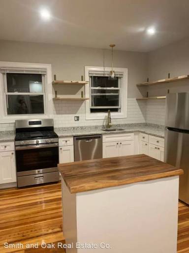 Main picture of 124 Wyndham Ave