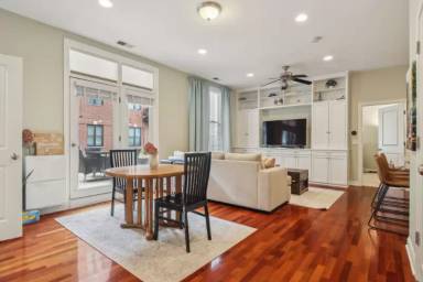 Main picture of 4814 N Damen Ave