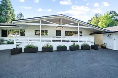 Main picture of 1104 Hillcrest Dr