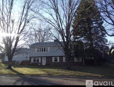 Main picture of 417 S Iowa St