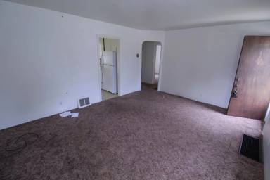Main picture of 924 E 39th Ave