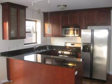 Main picture of 4627 S Drexel Blvd