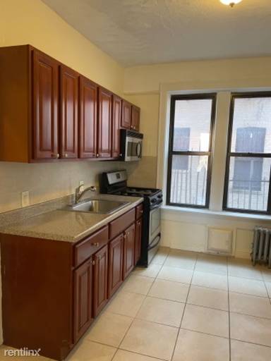 Main picture of 700 Essex St