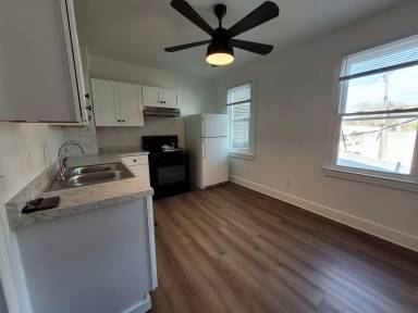 Main picture of 565 W Market St