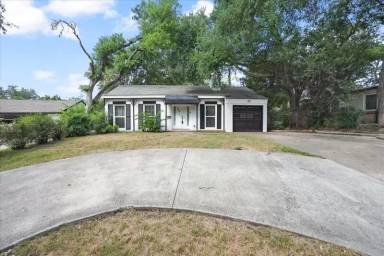 Main picture of 2619 W 45th St