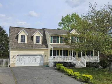 Main picture of 10 Lockwood Dr