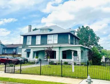Main picture of 1470 Monroe Ave