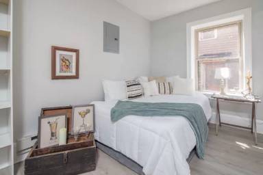 Main picture of 8302 Lake Ave