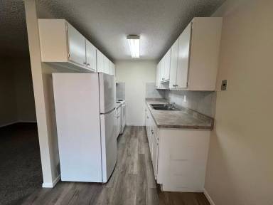 Main picture of 399 E 10th St