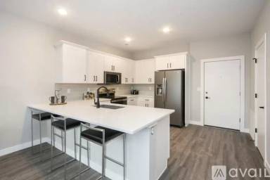 Main picture of 211 E 9th St