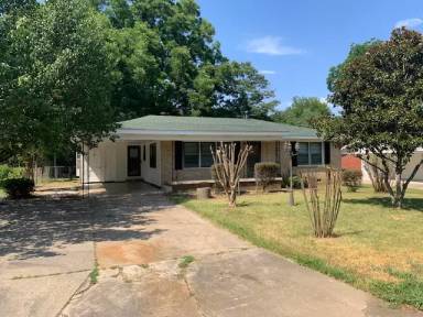 Main picture of 604 Harpole St