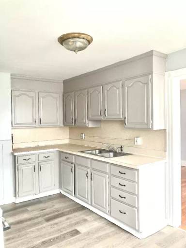 Main picture of 82 W Division St