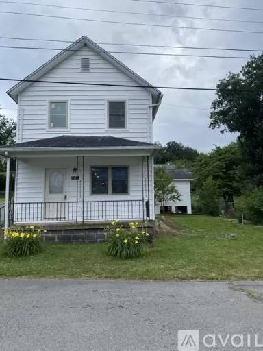 Main picture of 401 McLean St