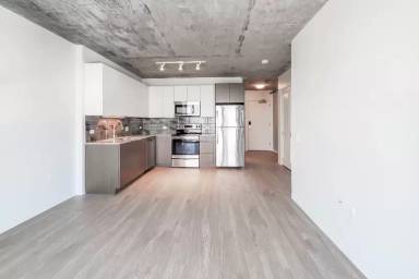 Main picture of 50 E 21st St