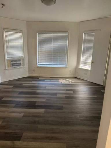 Main picture of 90 W Main St