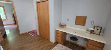 Main picture of 18553 Irvine Ave NW
