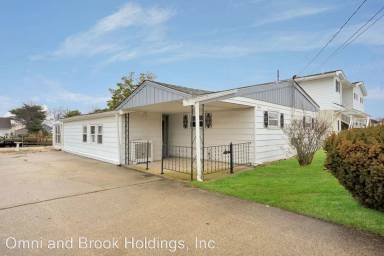 Main picture of 1048 Radio Rd