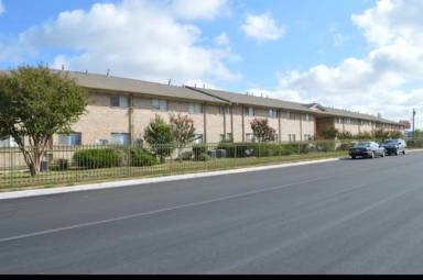 Main picture of 1415 E Elm St