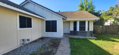 Main picture of 5916 Silver Shadow Cir