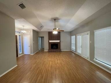 Main picture of 6109 Kingswood Dr