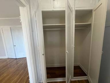 Main picture of 917 W Eastwood Ave