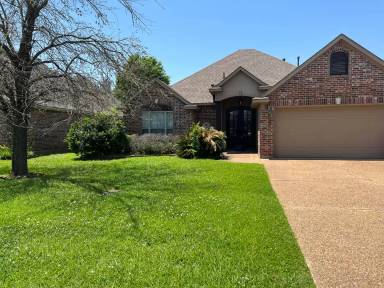 Main picture of 406 Half Moon Ln