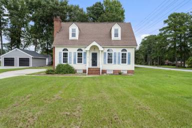 Main picture of 933 Beechwood Dr