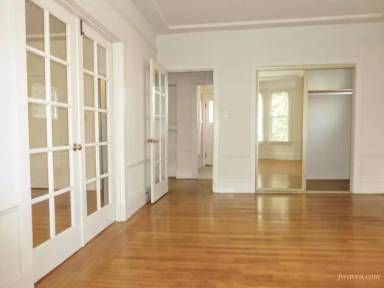 Main picture of 1200 Irving St