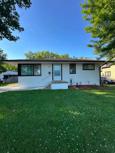 Main picture of 3204 E Tiffin Ave