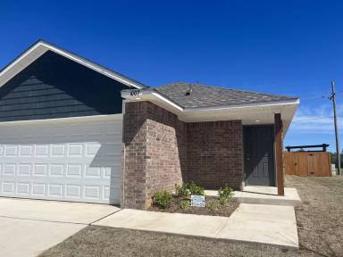 Main picture of 1002 Ichabod Cir