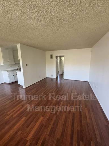 Main picture of 4350 Prospect Ave Los Angeles, CA 90027