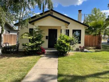 Main picture of 436 W 1st St