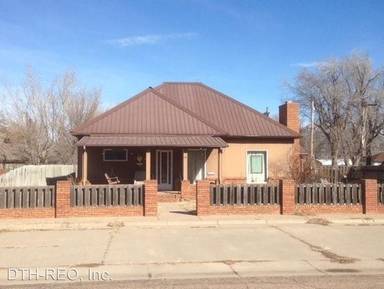Main picture of 716 W 7th St