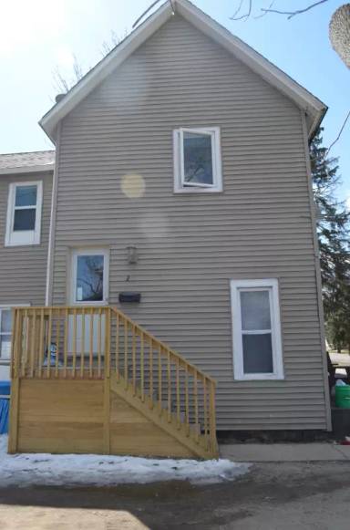 Main picture of 625 S Oak St