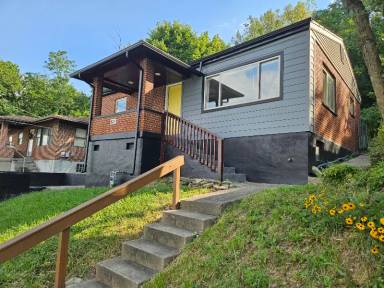 Main picture of 611 Edgecliff St