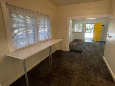 Main picture of 451 E 8th St