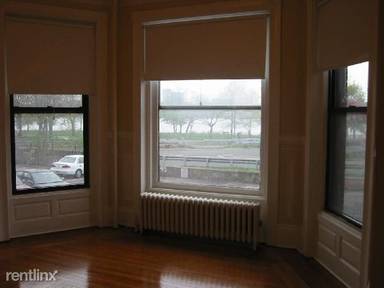 Main picture of 41 Bay State Rd