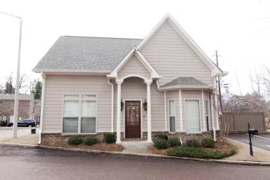 Main picture of 107 Falls Grove Dr