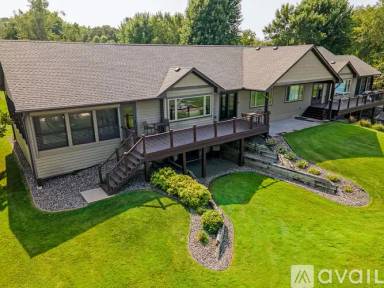 Main picture of 3050 Clover Way
